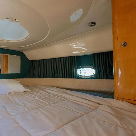 Luxuoso Barco - Parque Nacoes Úszó hotel *