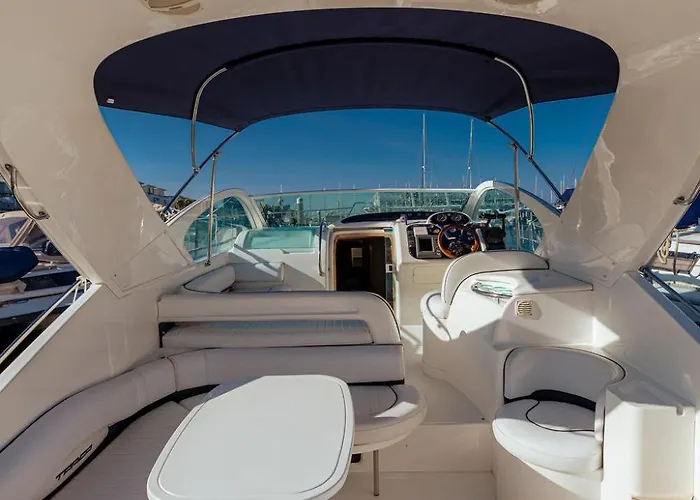 Luxuoso Barco - Parque Nacoes Hotel na wodzie